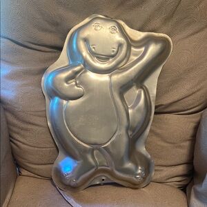 1993 Barney Cake Pan